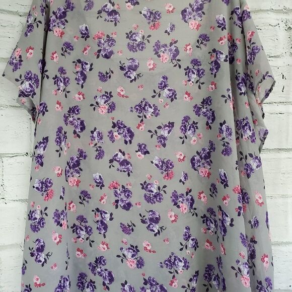 Torrid gray floral Semisheer blouse short sleeved - Picture 2 of 11